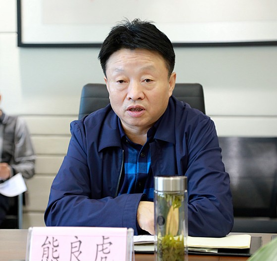 熊良虎在听取水环境公司专题汇报时强调：咬定指标、坚定信念，以决战决胜姿势完玉成年经营工作