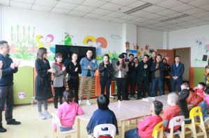 公司发展学雷锋自愿服务活动